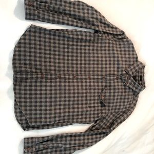 Plaid Navy J Crew flannel with brown buttons